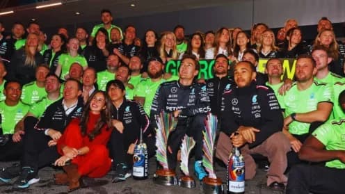 Mercedes trionfa a Las Vegas, Russell e Hamilton sul podio