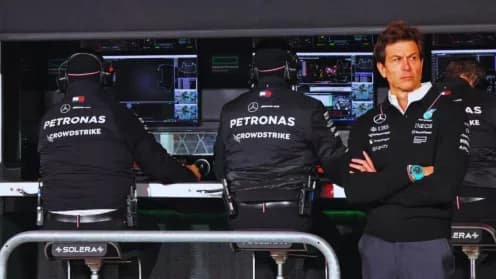 Russell sulla pole: Mercedes cerca flessibilità per il futuro