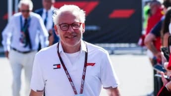 Villeneuve mette in guardia dopo le parole di Elkann sui piloti Ferrari