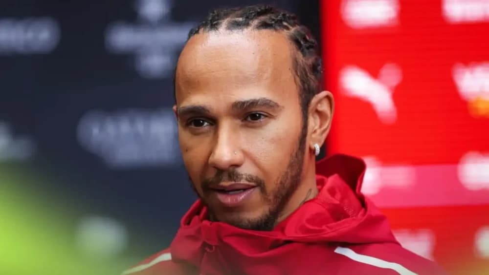 Lewis Hamilton mette in dubbio le opinioni dei “piloti più anziani che non hanno ottenuto molto” in difesa dei debuttanti
